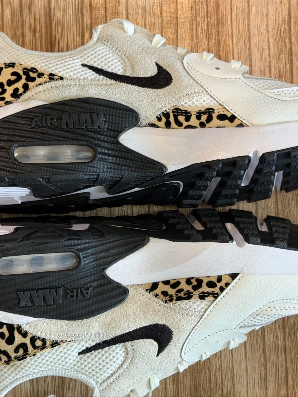 NIB Nike Air Max Excee Leopard Summit White Black Hemp Sneakers Sz 9 HQ2115-100 - Picture 4 of 8